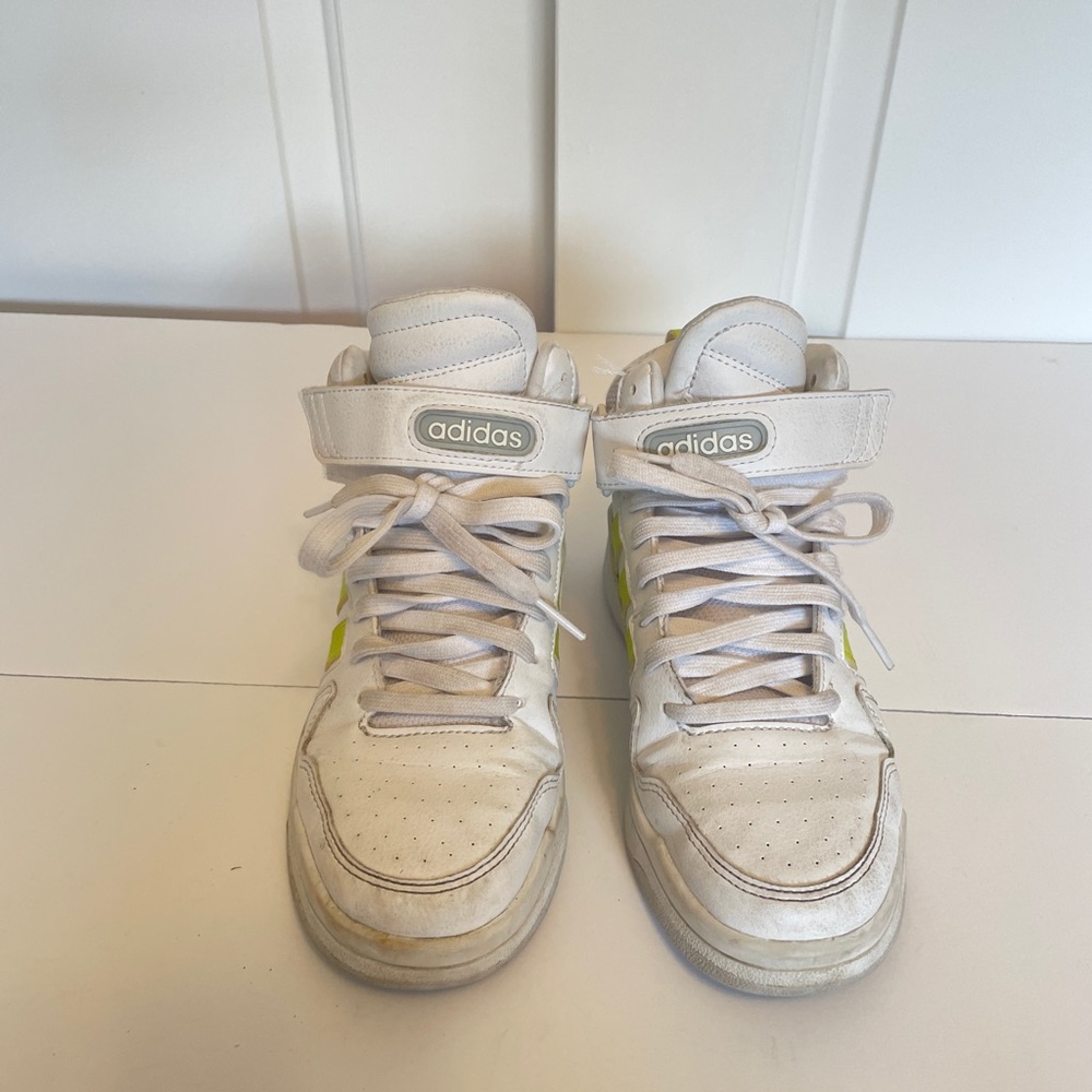 Adidas White mid sneakers basketball shoes big kid Boy girl’s size 4 - Picture 2 of 7